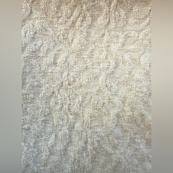 Cream Textured Napkins - Picture 2 of 4